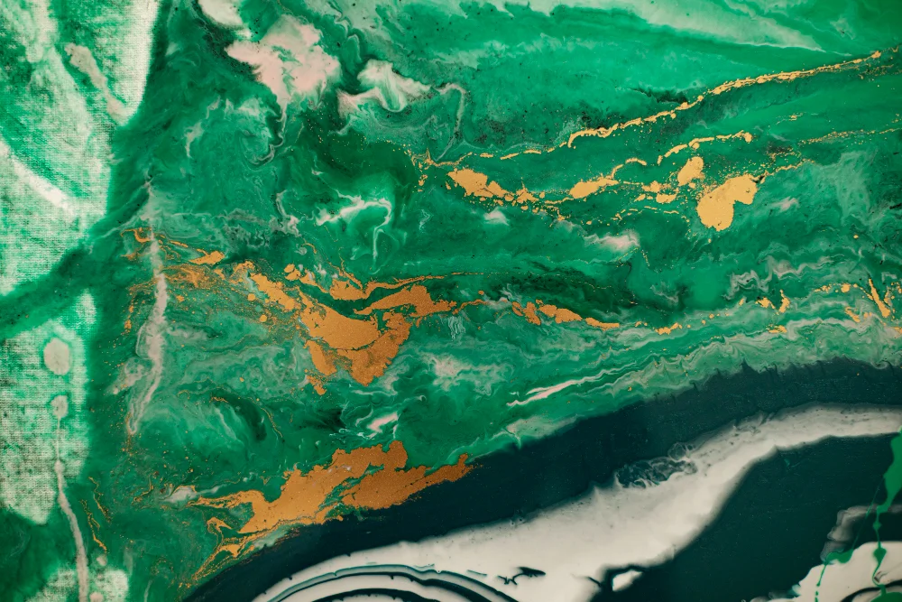 You are currently viewing How to Tell If Malachite Is Real: A Gem Expert’s Guide to Spotting the Genuine Stone